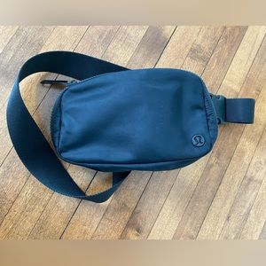 Lululemon belt bag